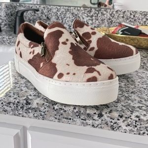 Cowhide casual shoes